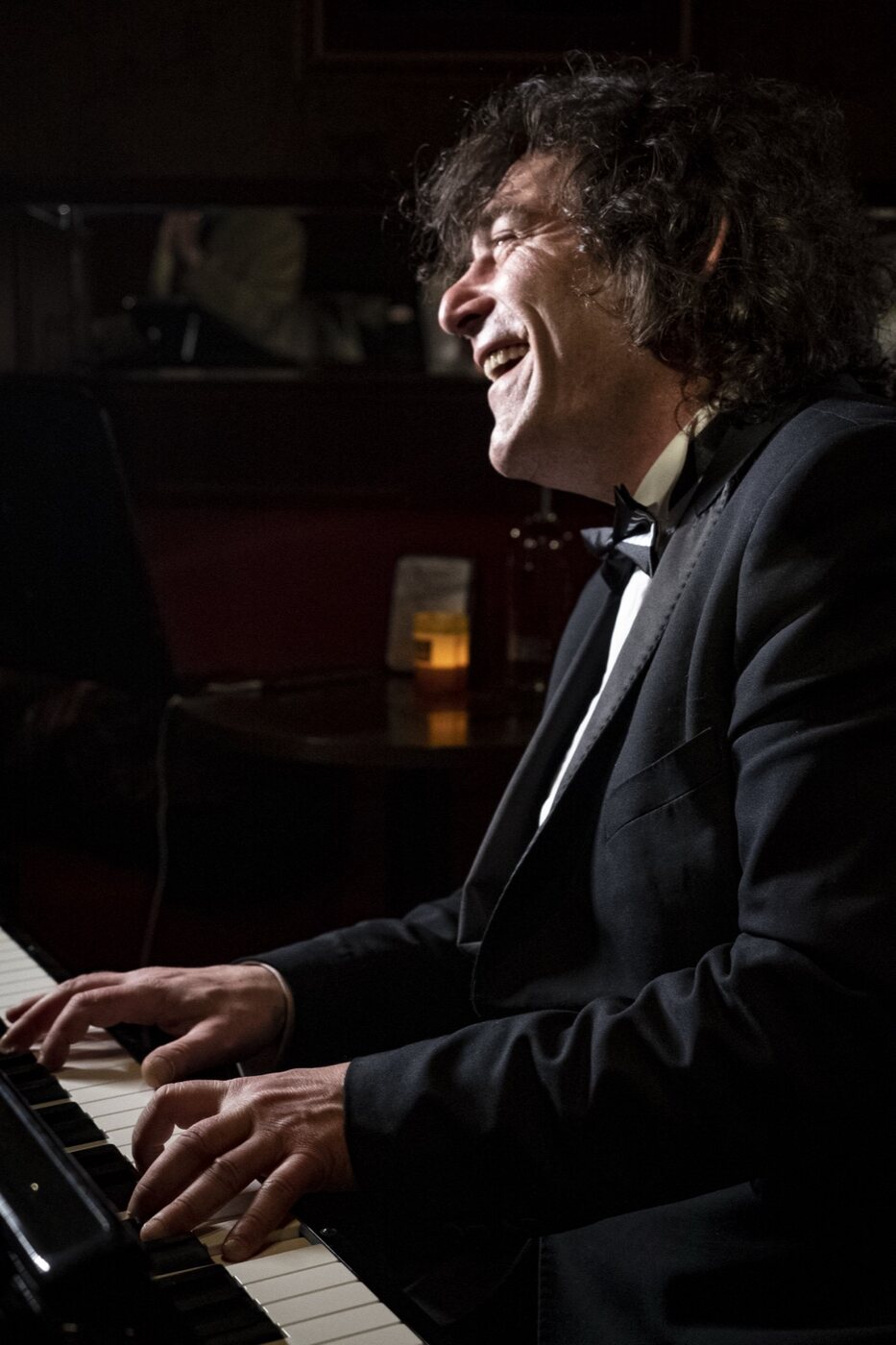 Robin Finesilver laughing in profile during a set